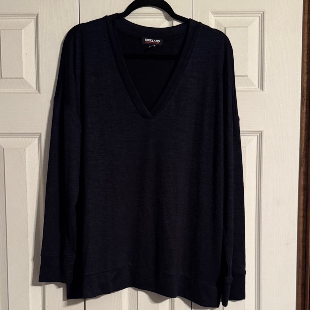 Kirkland Signature Women’s Navy V-Neck Knit Sweater